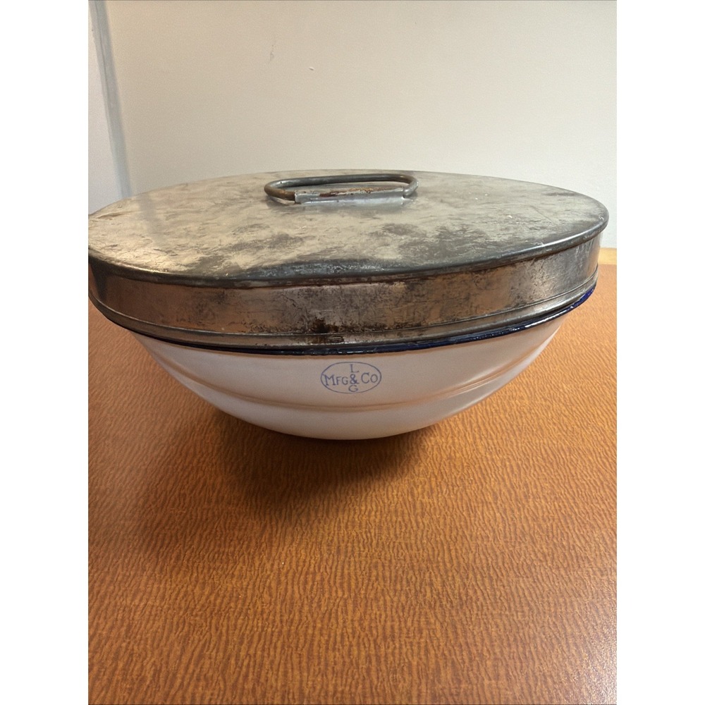 Vintage MFG & Co. 1940's Metal Ware Enamel Jello Mold With Silver Tin Lid 8x6x4"